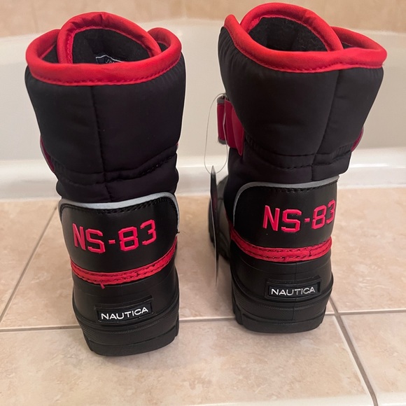 Toddler boy (9T) boots - Picture 3 of 4